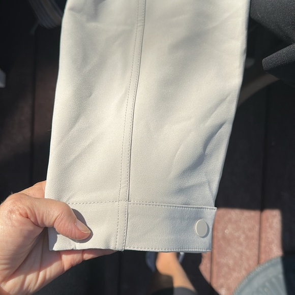 Athleta sz 8 Beige Cargo Pants with Pockets - Picture 3 of 4